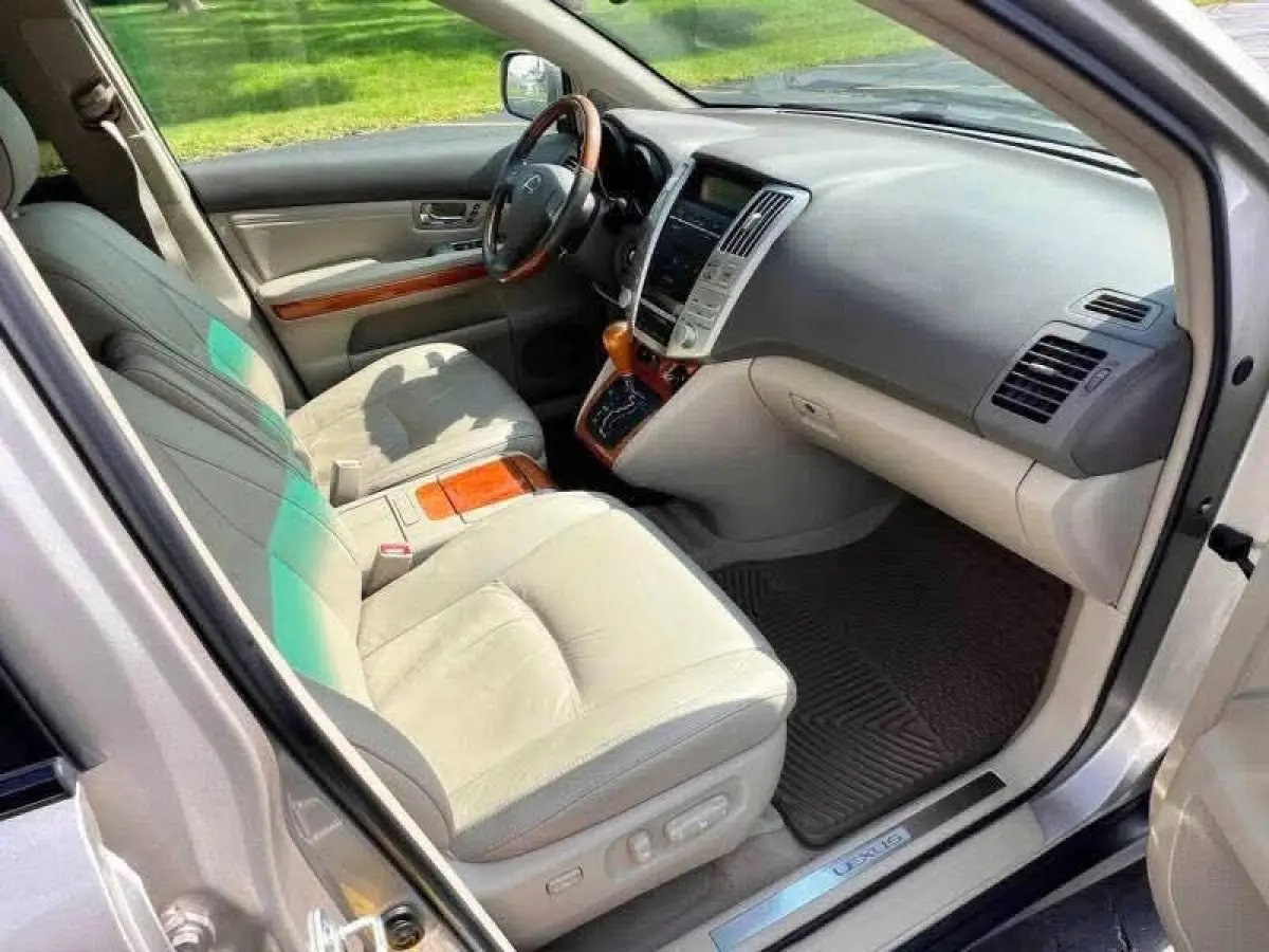 Foreign used Lexus Rx 330 - Image 5