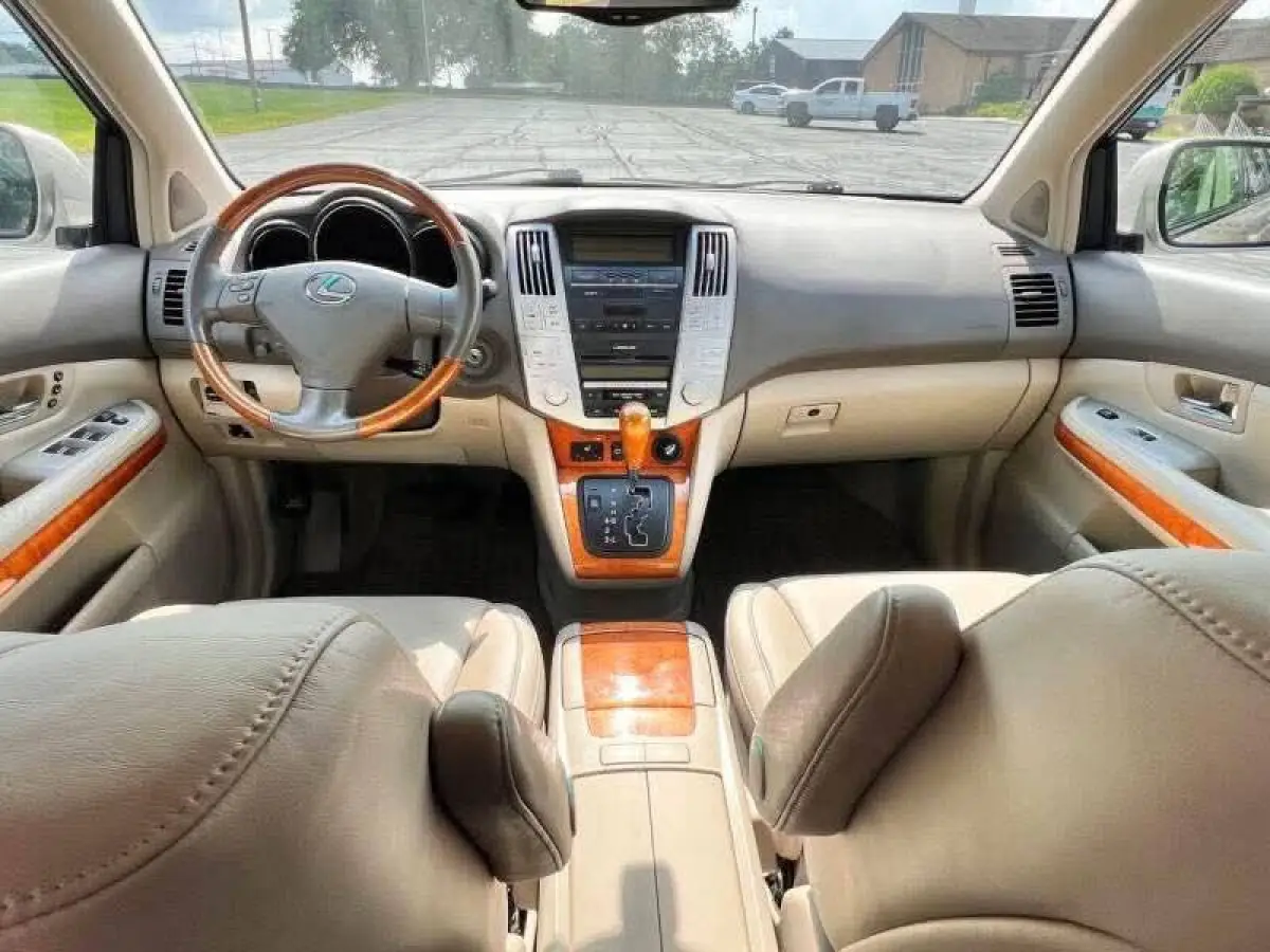 Foreign used Lexus Rx 330 - Image 7