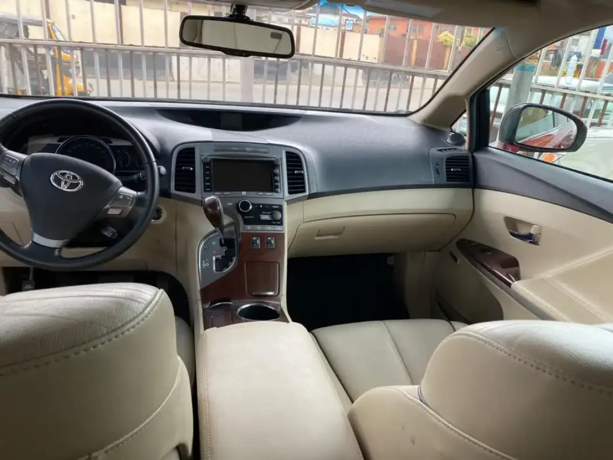 Toyota venza - Image 3