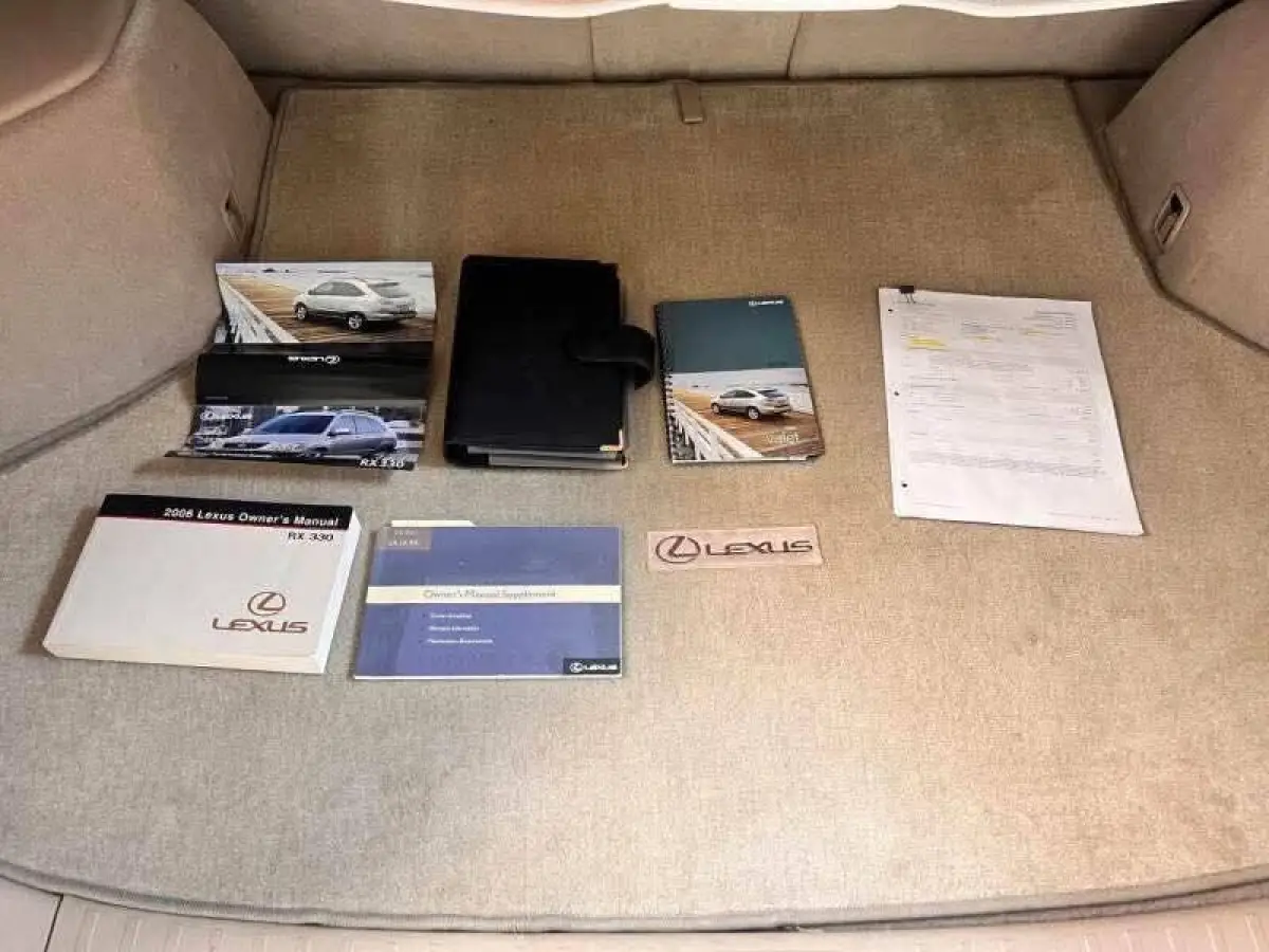 Foreign used Lexus Rx 330 - Image 11