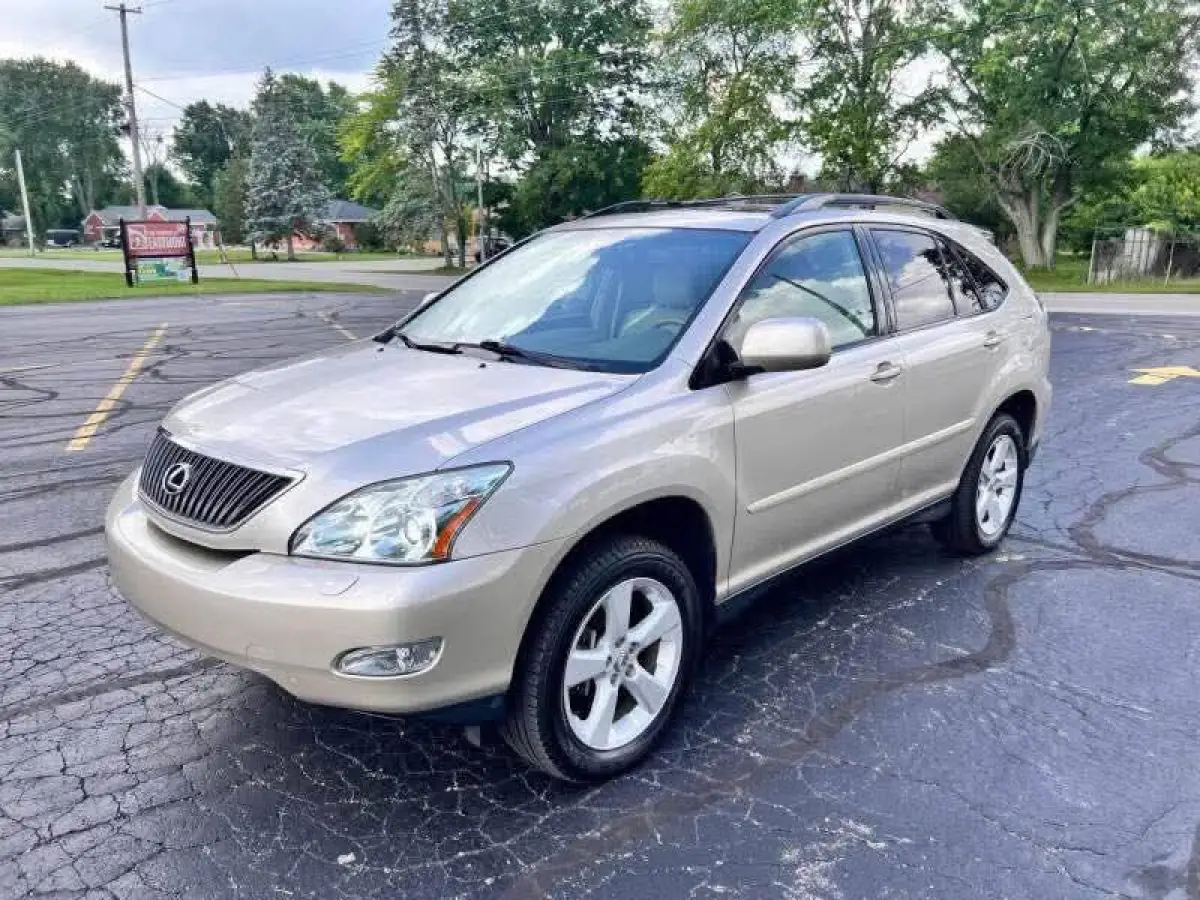 Foreign used Lexus Rx 330 - Image 12