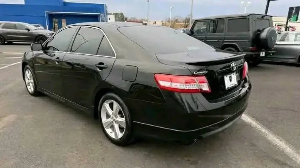 2011 Toyota Camry - Image 2