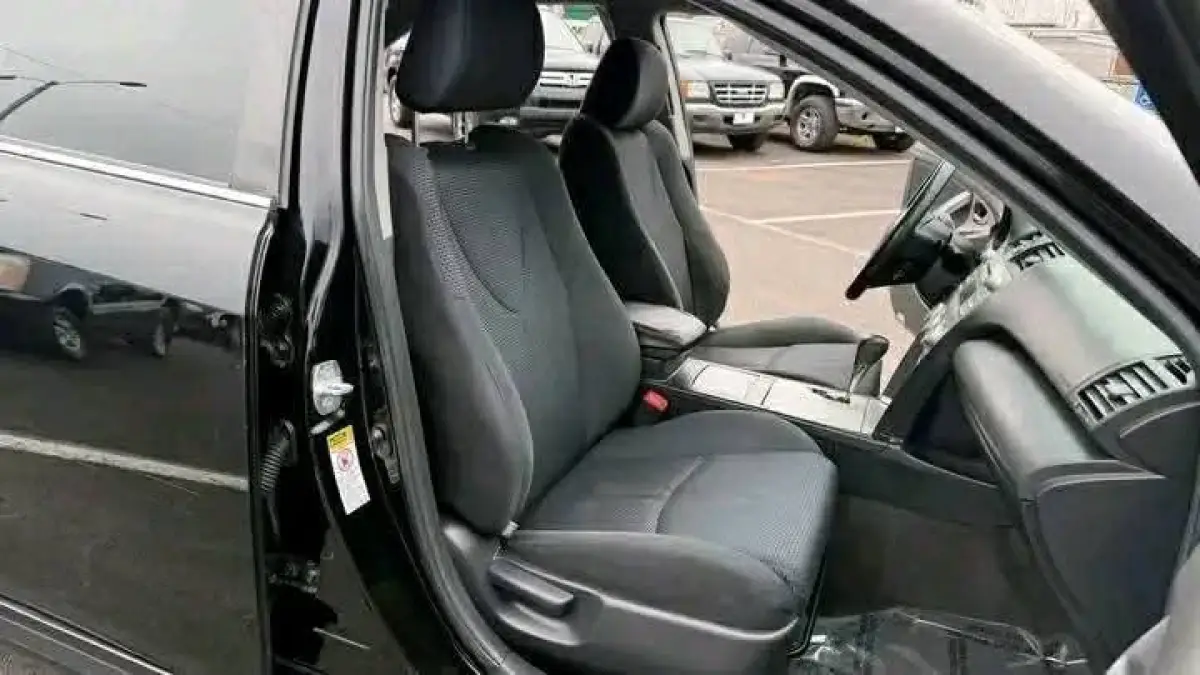 2011 Toyota Camry - Image 9