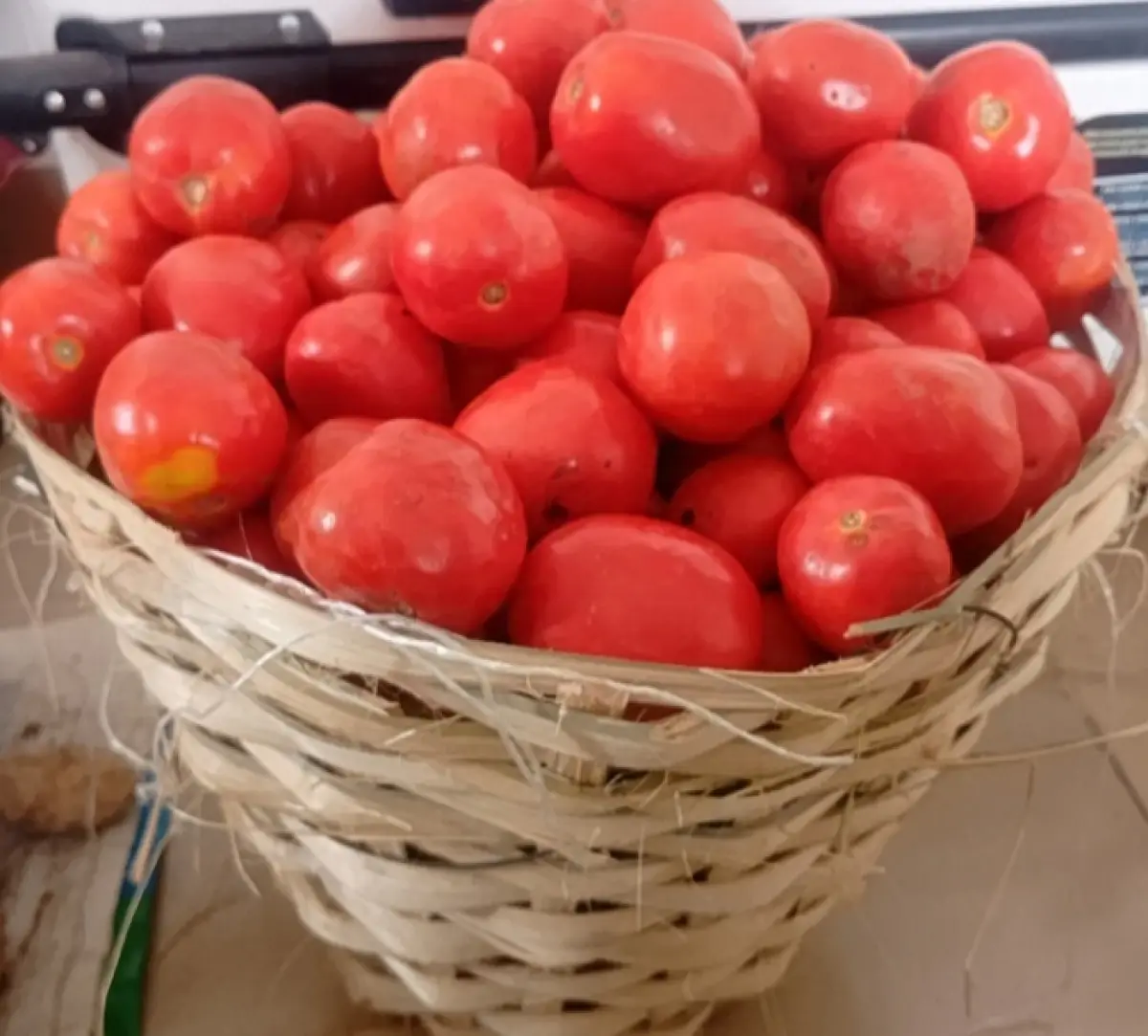 Correct basket of tomatoes - Image 2