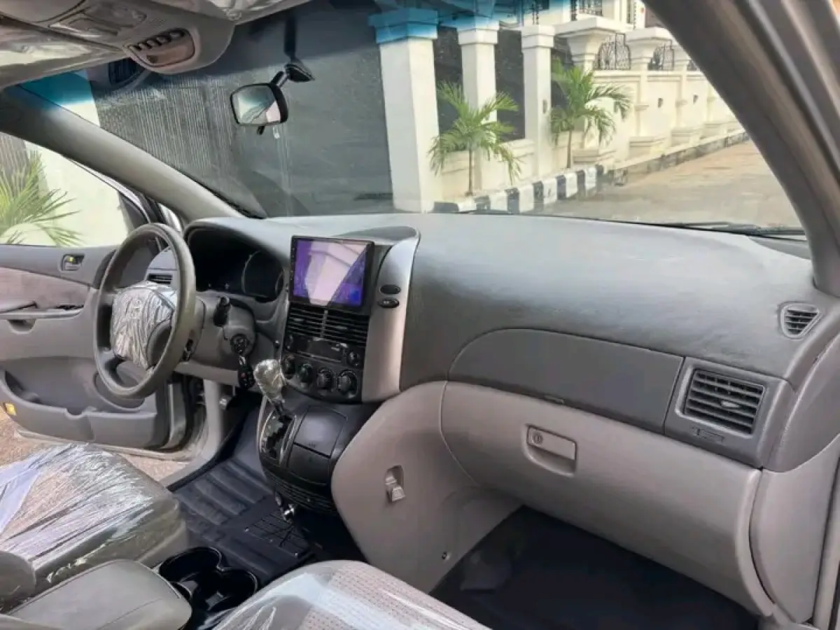 2006 Toyota Sienna - Image 10