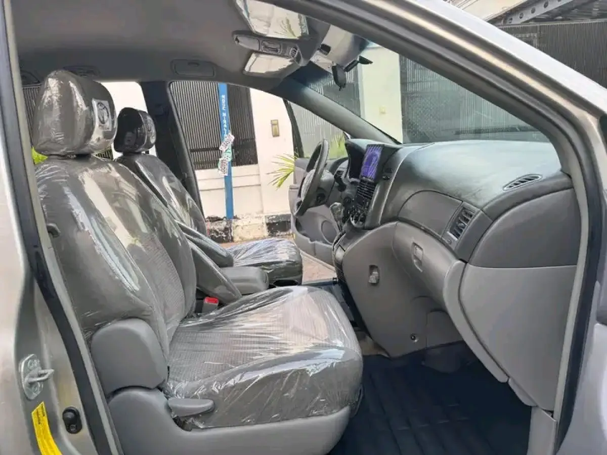 2006 Toyota Sienna - Image 11