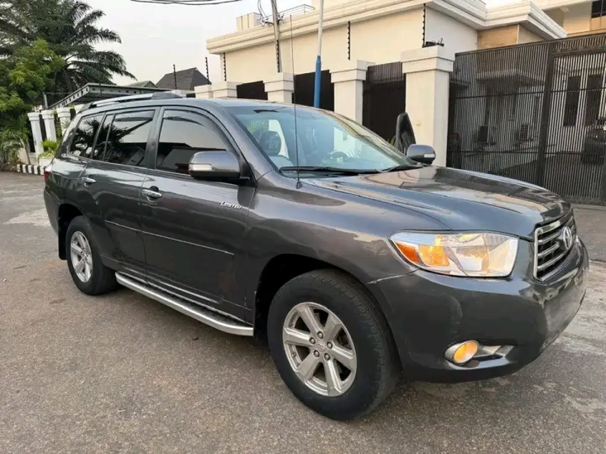 2008 Toyota Highlander Limited - Image 2
