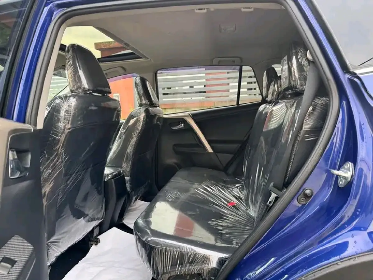 2014 Toyota RAV4 Limited Edition - Image 4