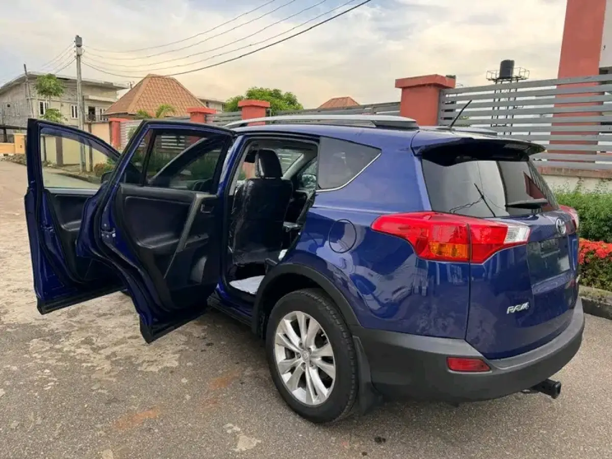 2014 Toyota RAV4 Limited Edition - Image 6