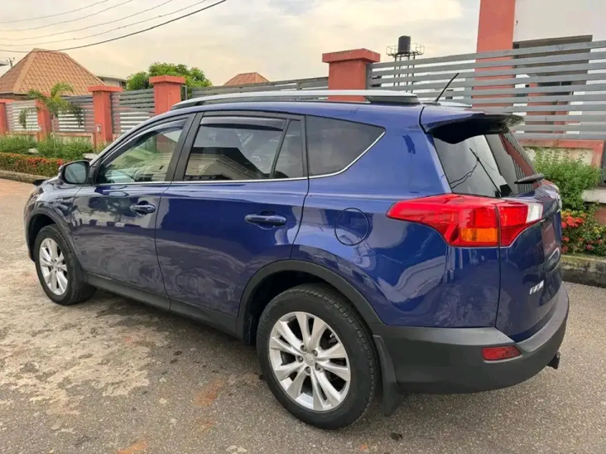 2014 Toyota RAV4 Limited Edition - Image 8