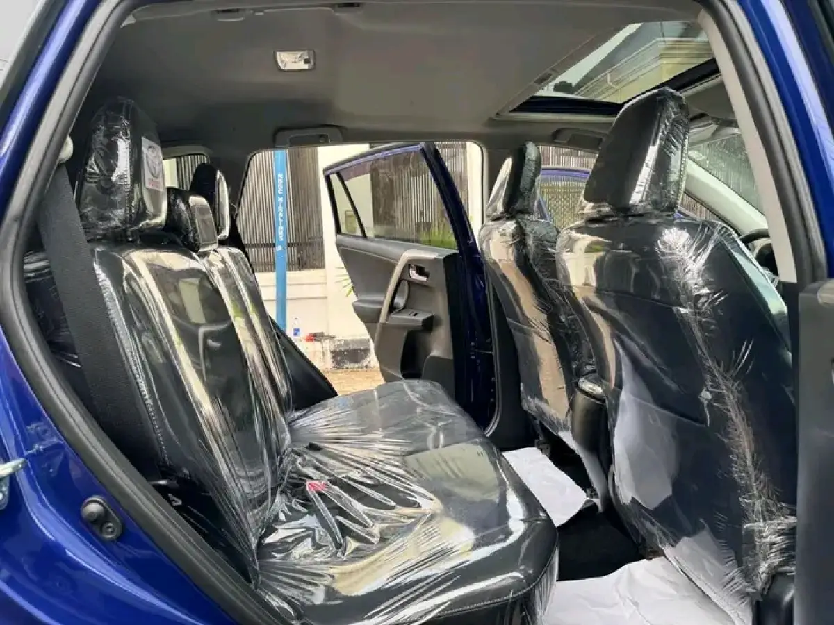 2014 Toyota RAV4 Limited Edition - Image 9