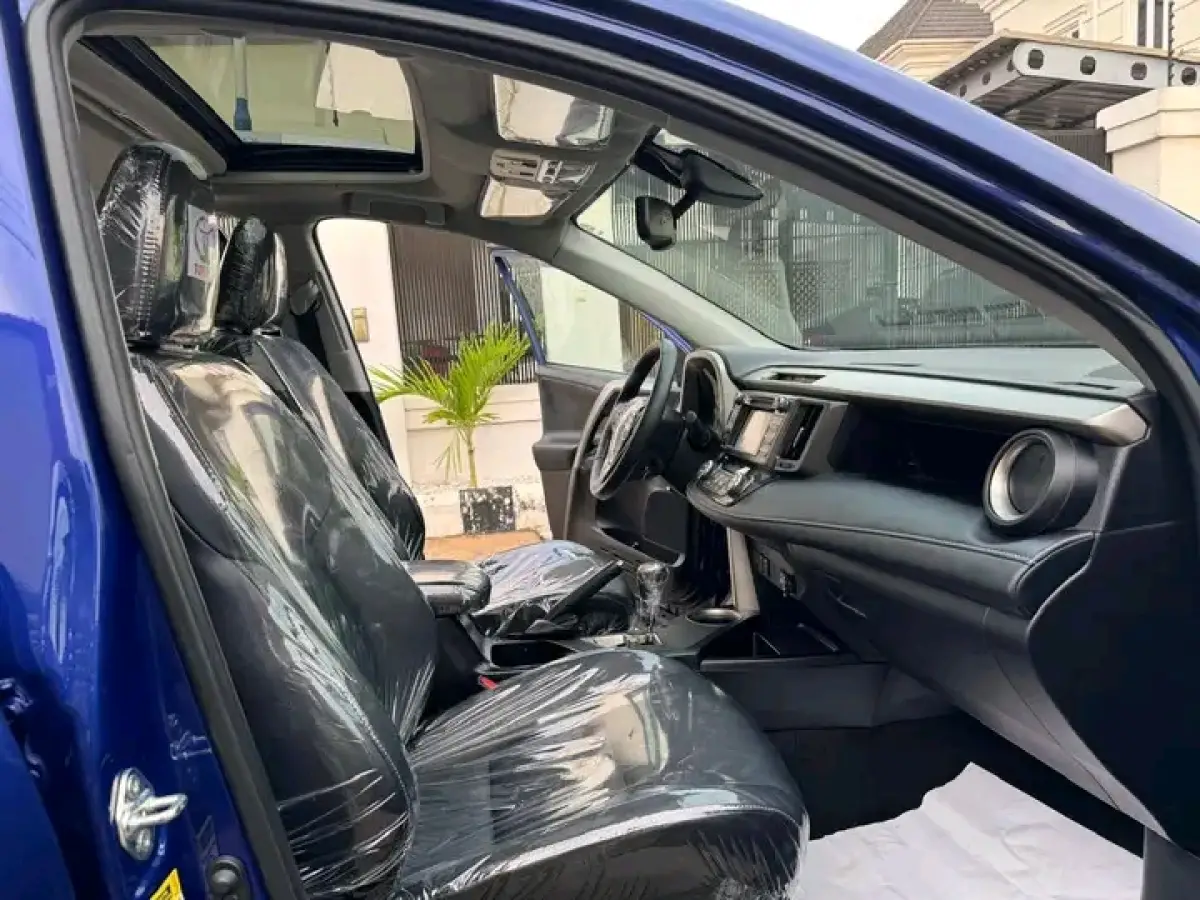 2014 Toyota RAV4 Limited Edition - Image 10