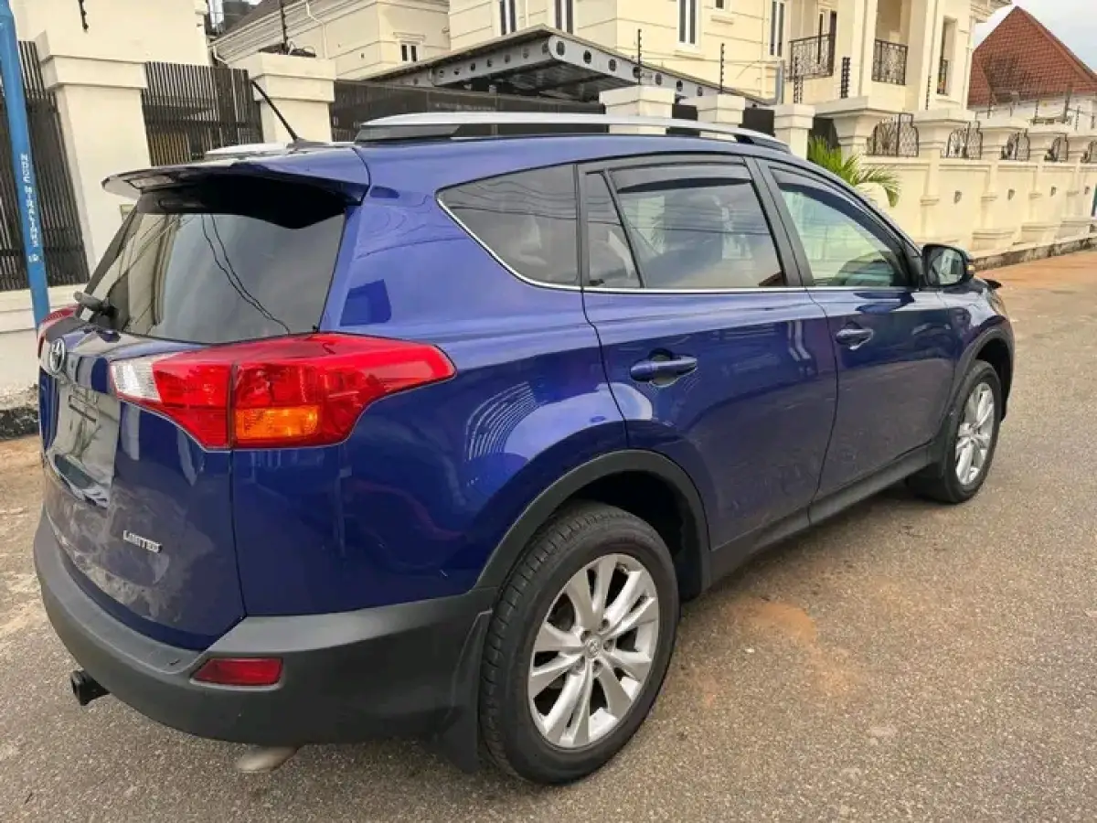 2014 Toyota RAV4 Limited Edition - Image 12