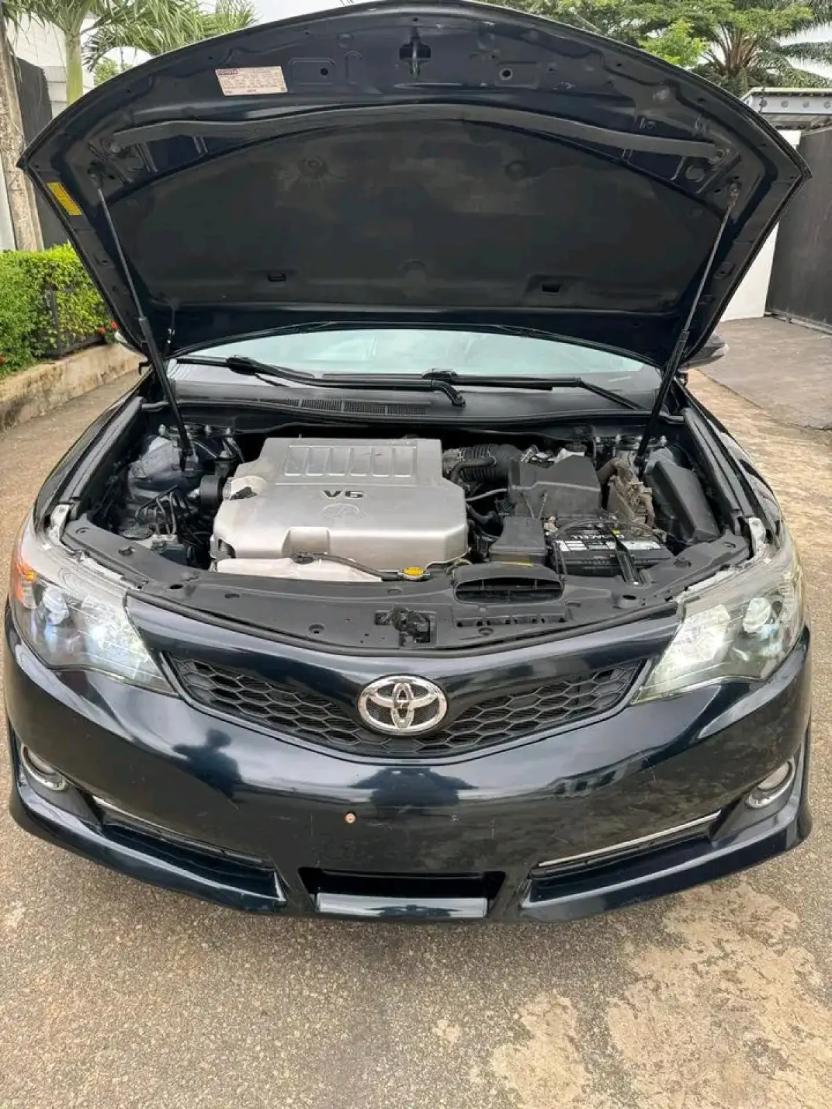 2014 Toyota Camry SE (6Plugs) - Image 3