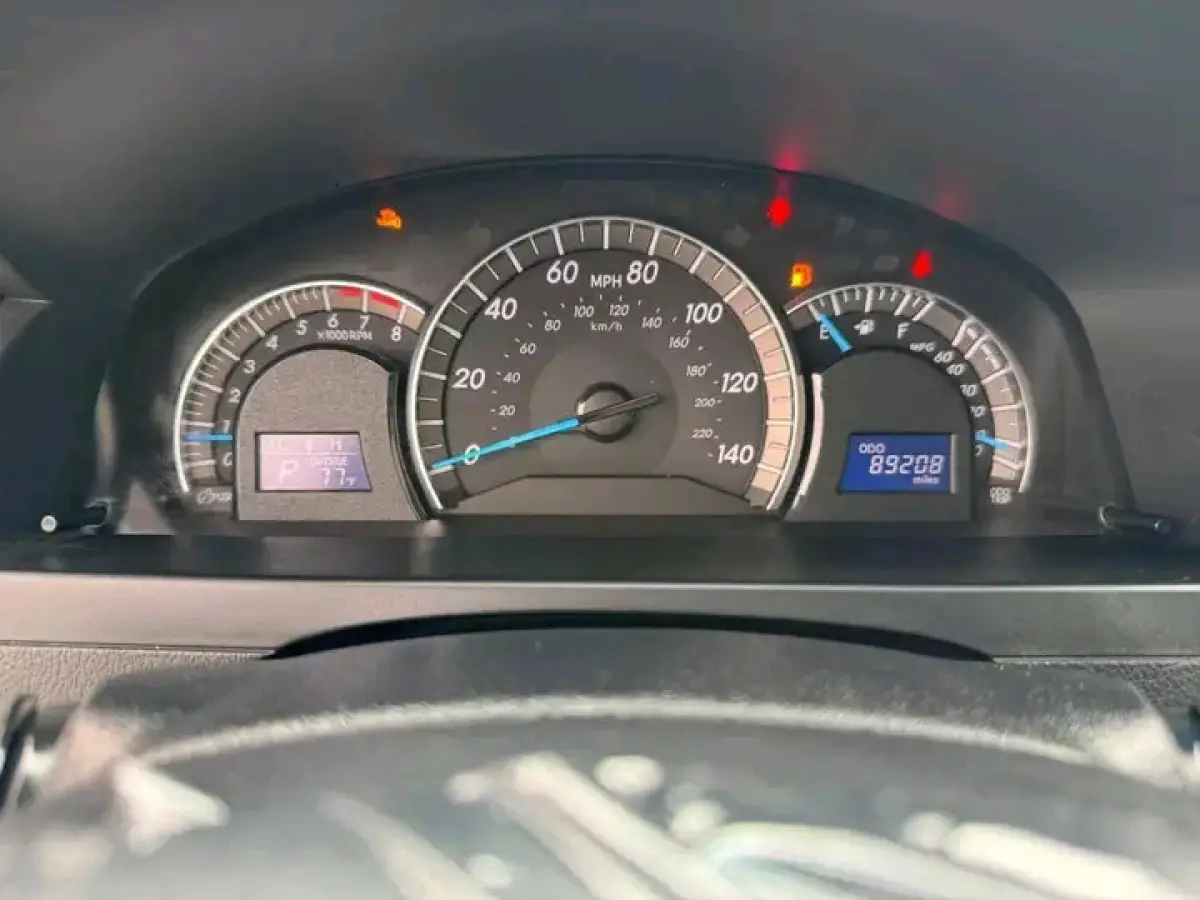 2014 Toyota Camry SE (6Plugs) - Image 4