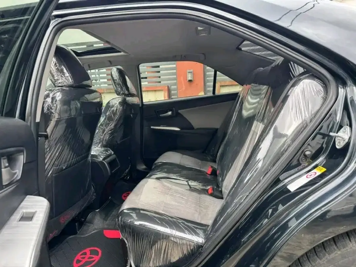 2014 Toyota Camry SE (6Plugs) - Image 6