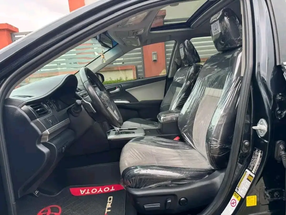 2014 Toyota Camry SE (6Plugs) - Image 7