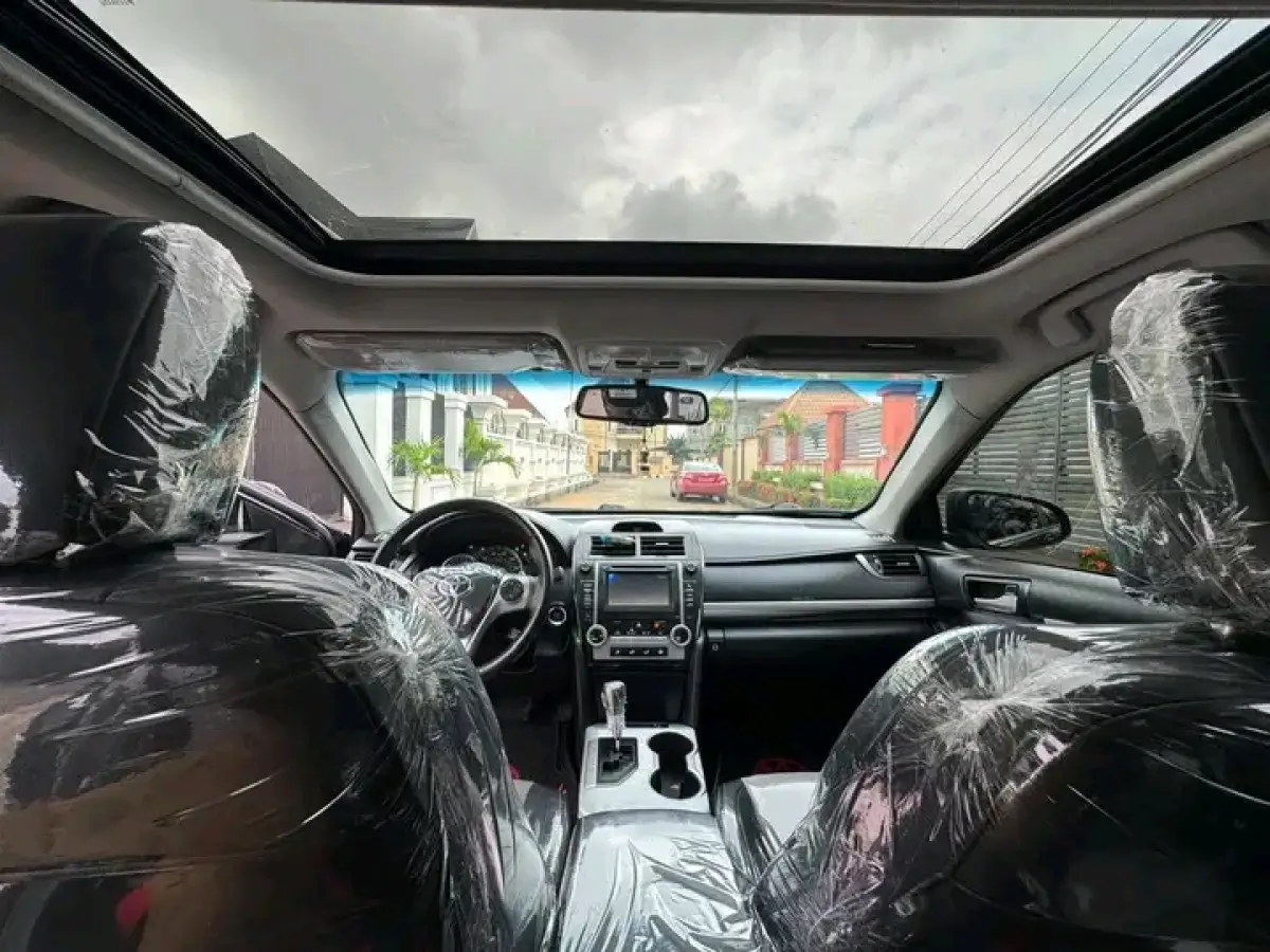 2014 Toyota Camry SE (6Plugs) - Image 8