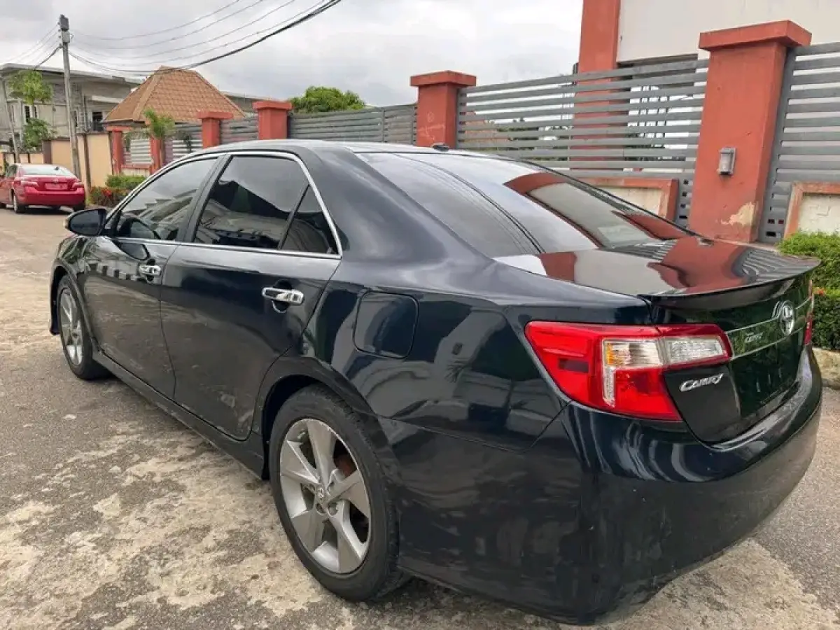 2014 Toyota Camry SE (6Plugs) - Image 11