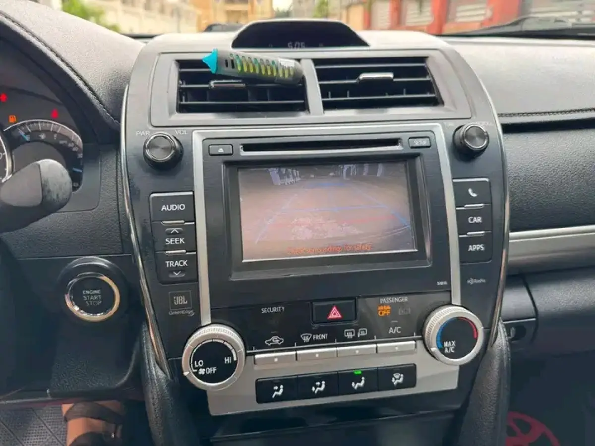 2014 Toyota Camry SE (6Plugs) - Image 12