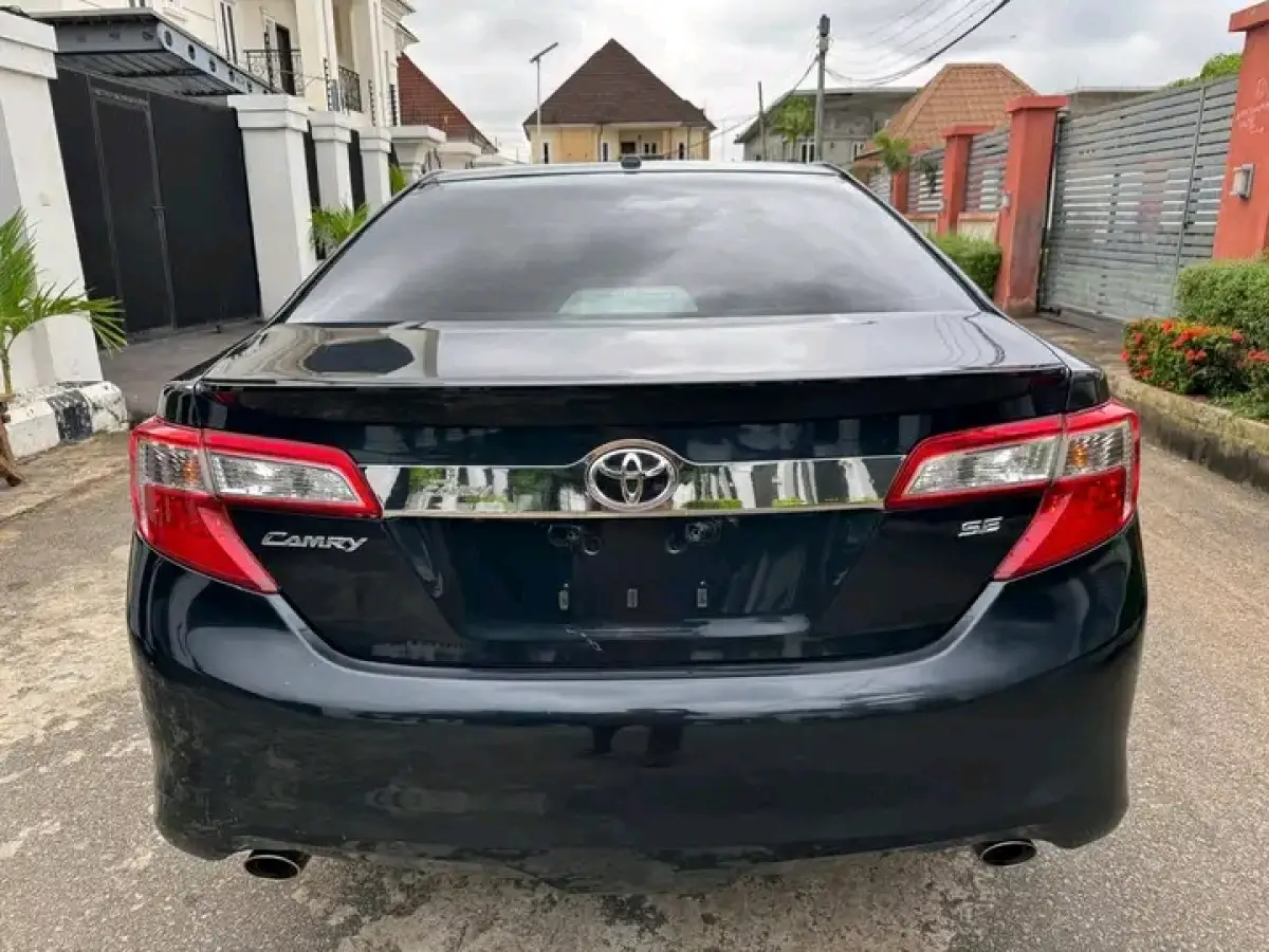 2014 Toyota Camry SE (6Plugs) - Image 13