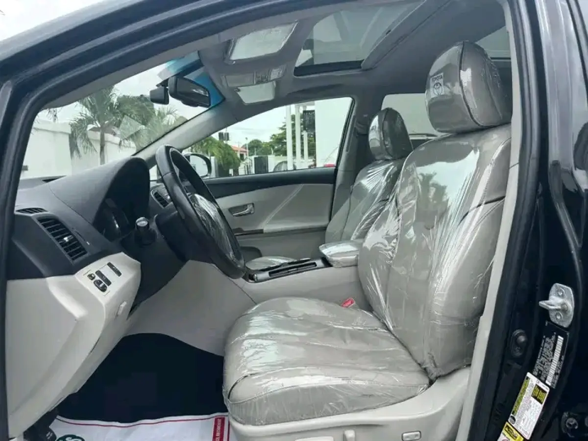 2010 Toyota Venza - Image 5