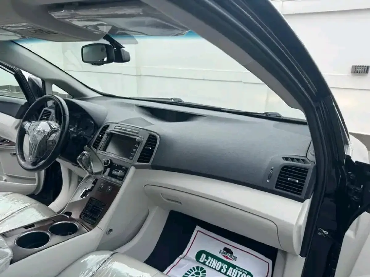 2010 Toyota Venza - Image 10