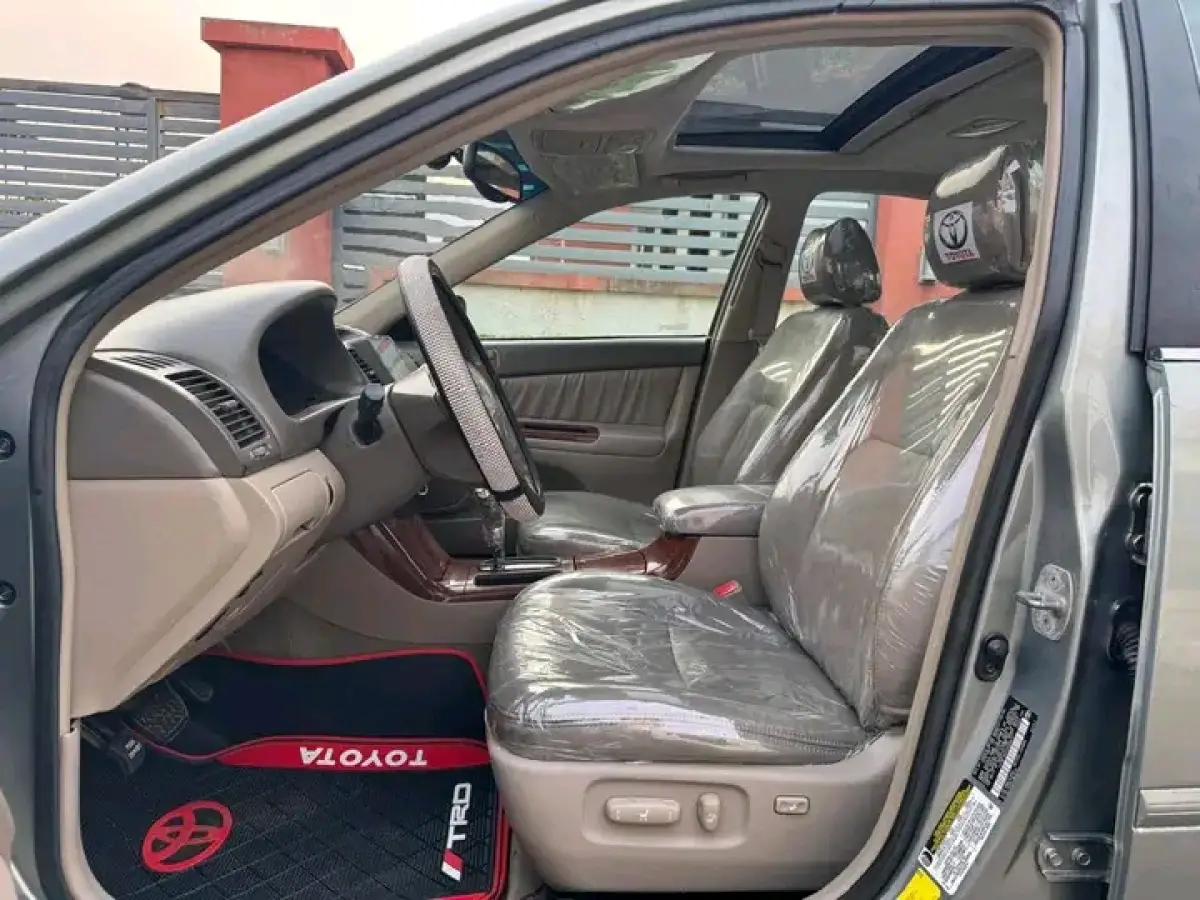 2005 Toyota Camry V6 - Image 4