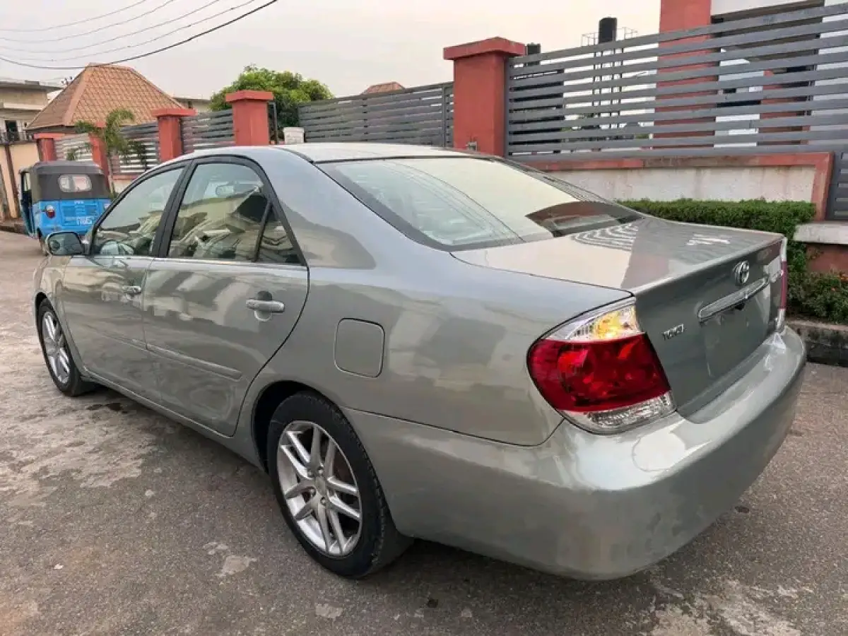 2005 Toyota Camry V6 - Image 7