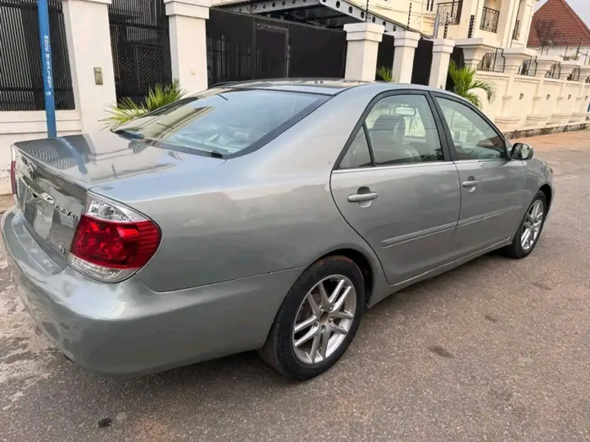 2005 Toyota Camry V6 - Image 11