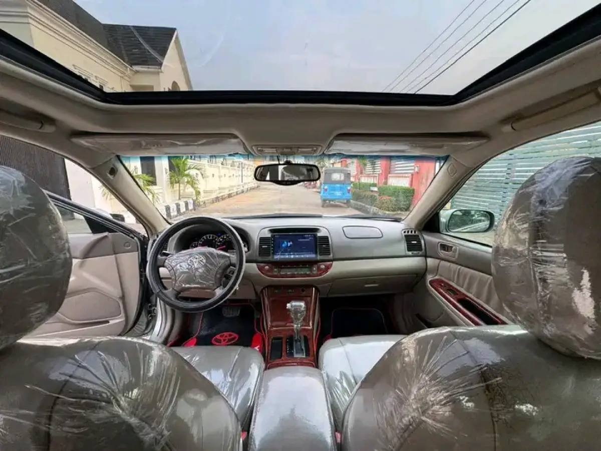 2005 Toyota Camry V6 - Image 12