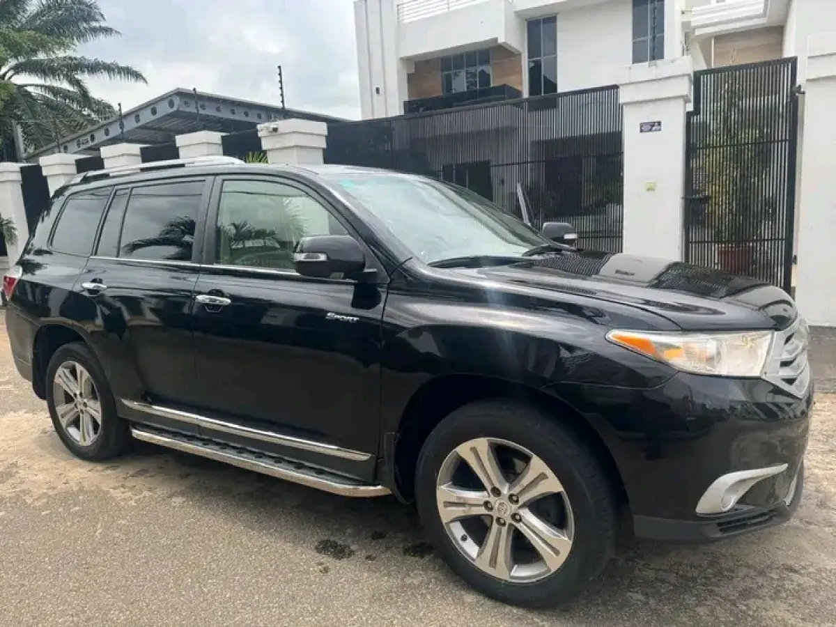 2009 Toyota Highlander Sport Edition - Image 2