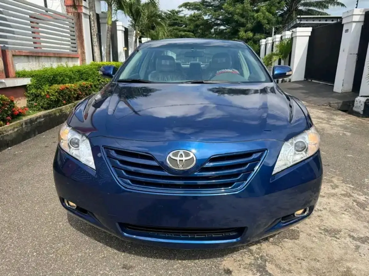 2009 Toyota Camry LE (4PLUGS) - Image 1