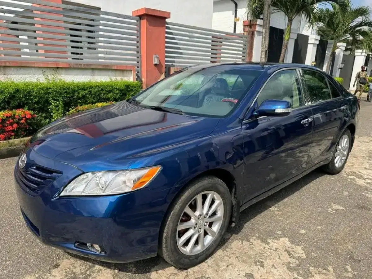 2009 Toyota Camry LE (4PLUGS) - Image 3