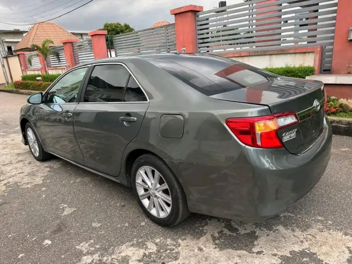 2013 Toyota Camry XLE - Image 4