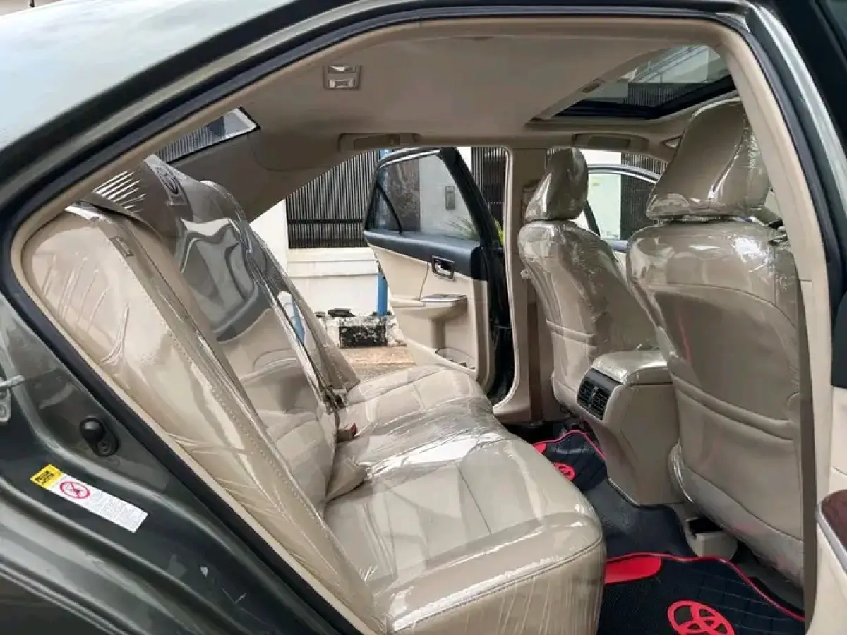 2013 Toyota Camry XLE - Image 12