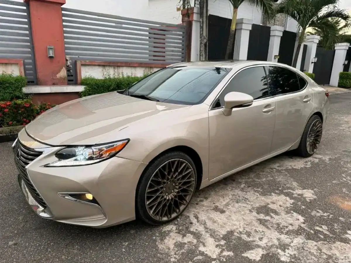 2015 Foreign Used Lexus ES 350 - Image 3
