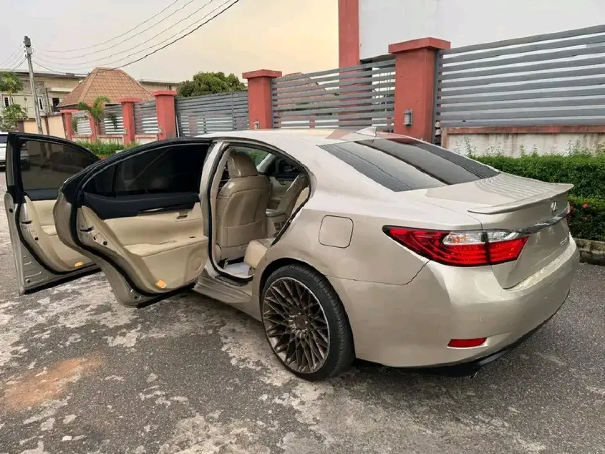 2015 Foreign Used Lexus ES 350 - Image 4