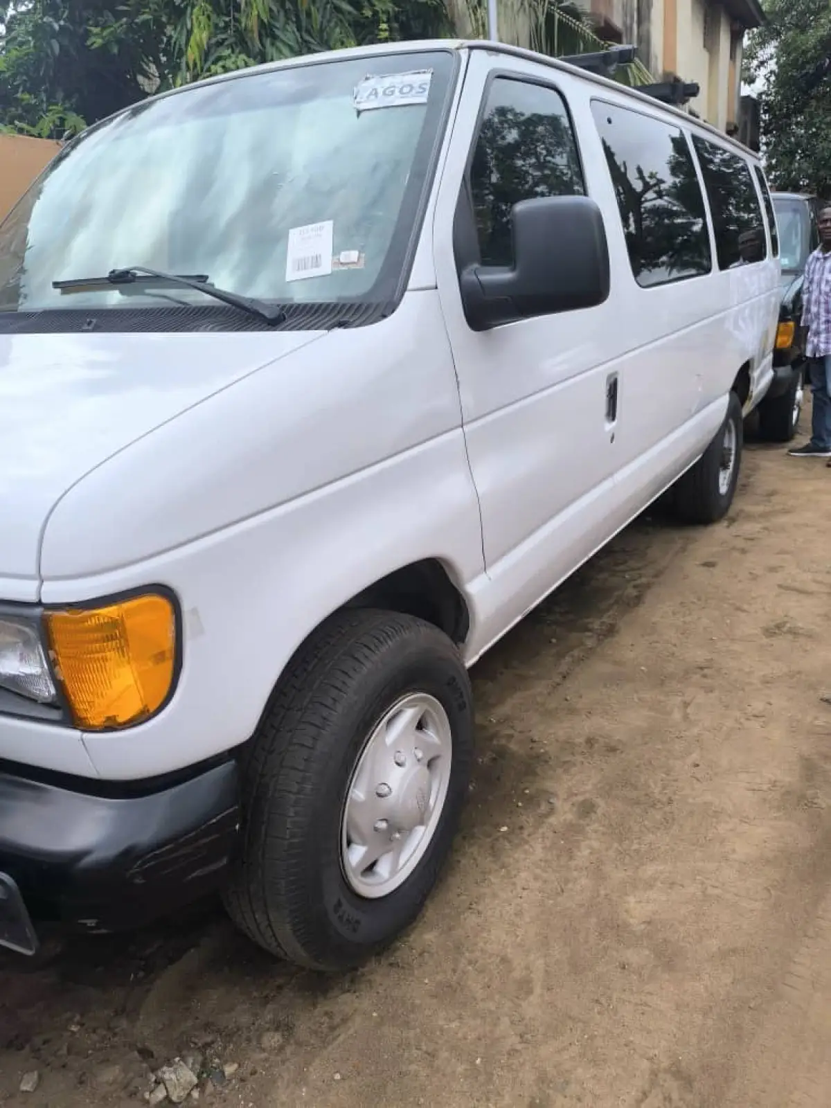 TOKS FORD ECONOLINE E-350 2005 MODEL - Image 2