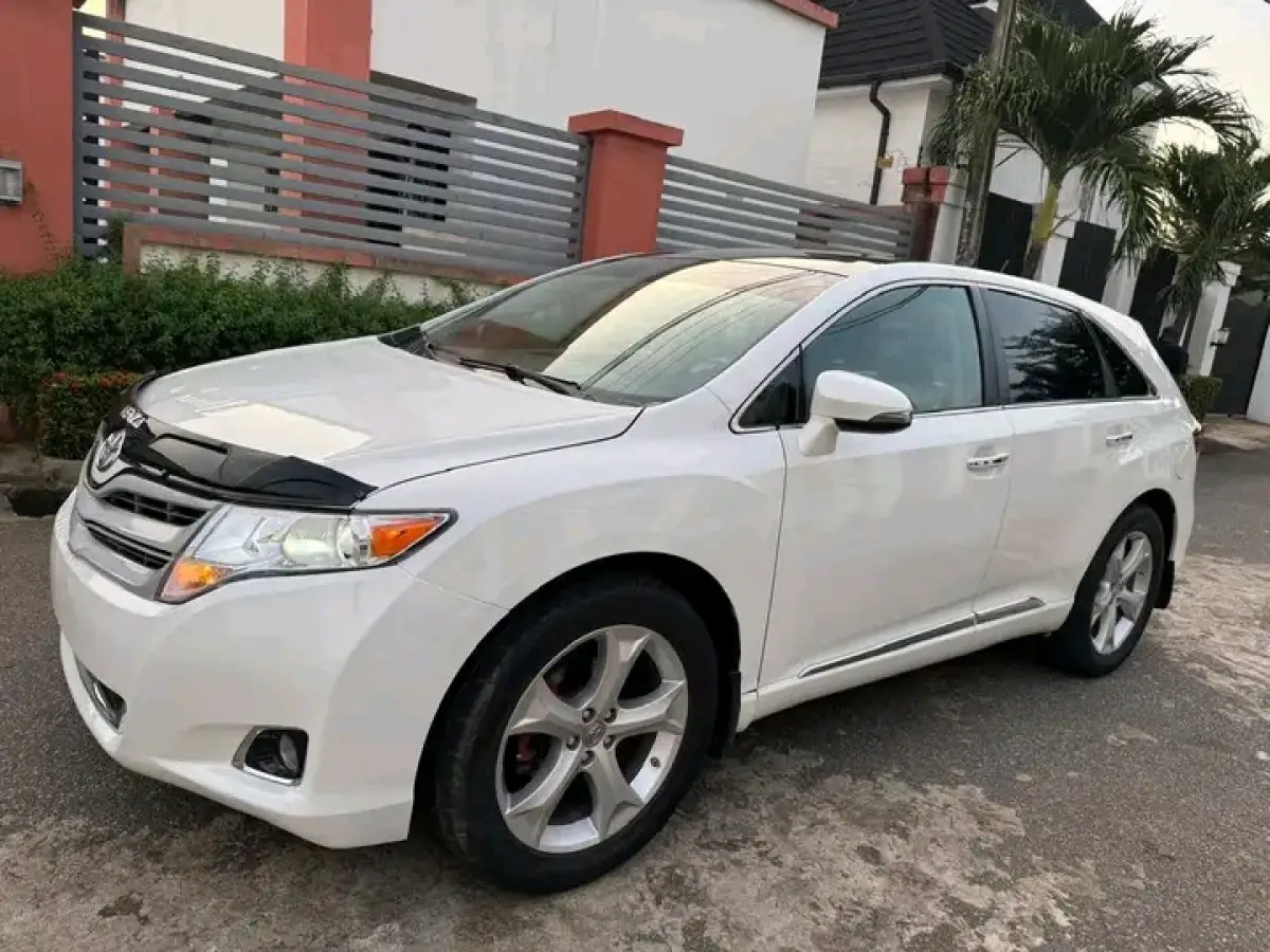 2010 Foreign Used Toyota Venza - Image 3