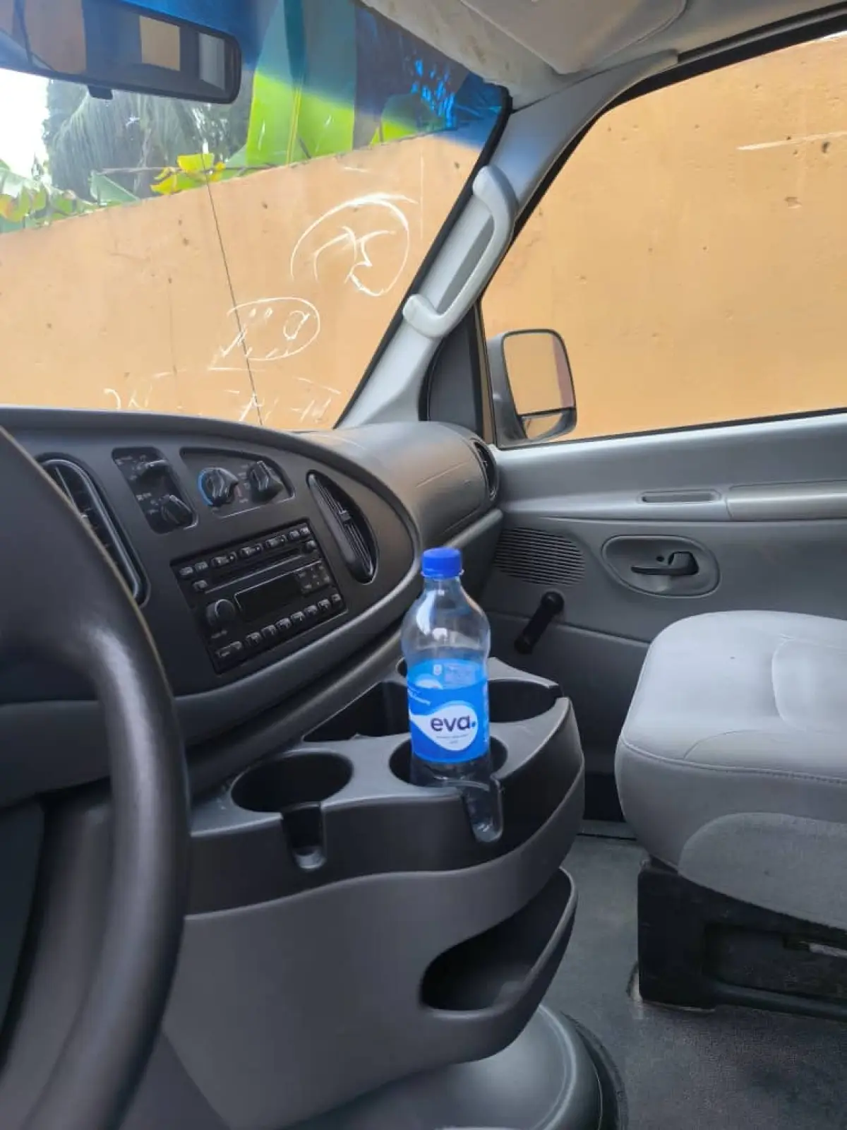 TOKS FORD ECONOLINE E-350 2005 MODEL - Image 5