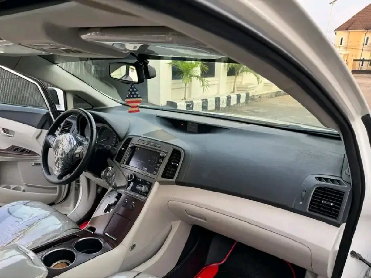 2010 Foreign Used Toyota Venza - Image 10