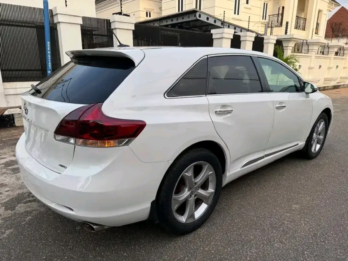 2010 Foreign Used Toyota Venza - Image 11