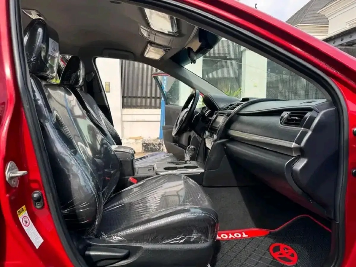 2012 Toyota Camry SE - Image 5