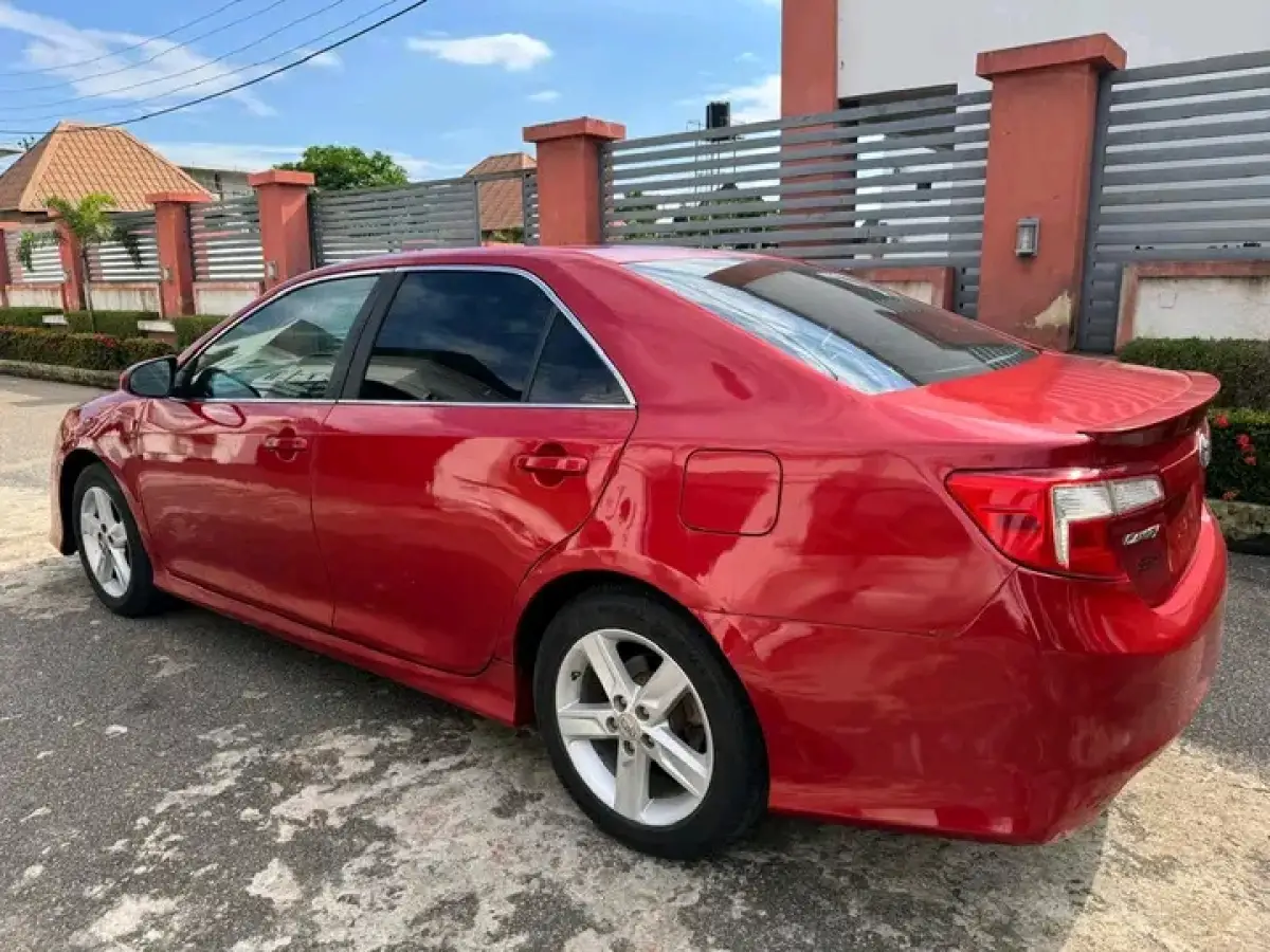 2012 Toyota Camry SE - Image 6