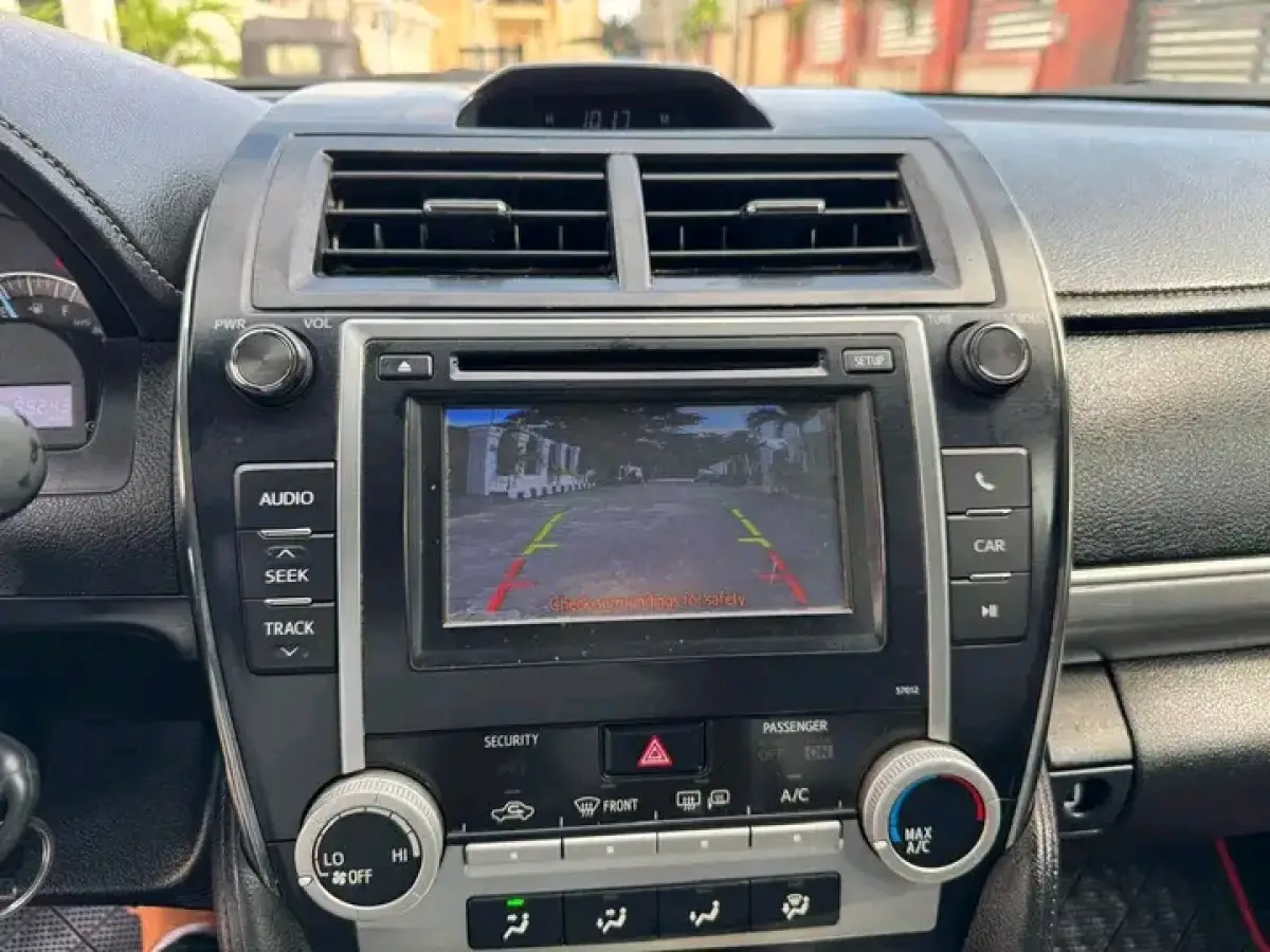 2012 Toyota Camry SE - Image 9