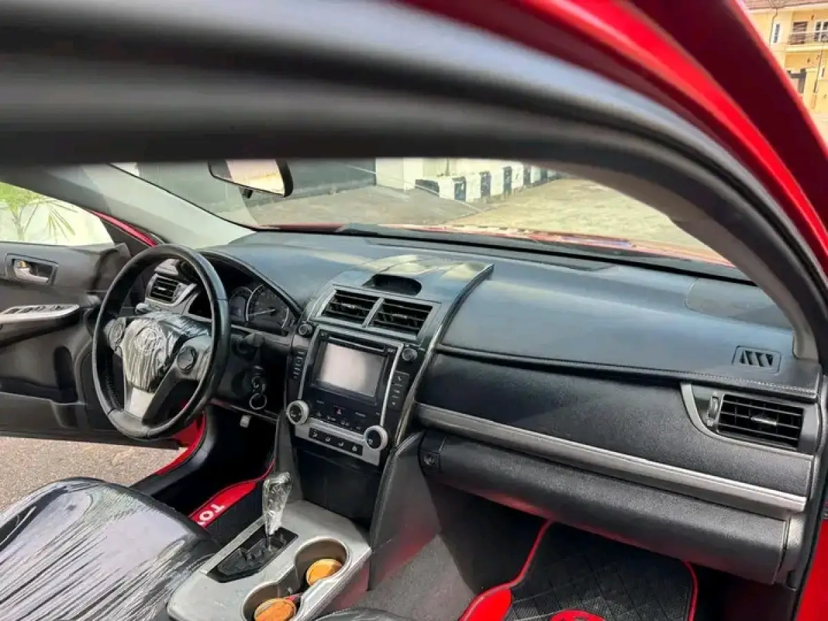 2012 Toyota Camry SE - Image 10