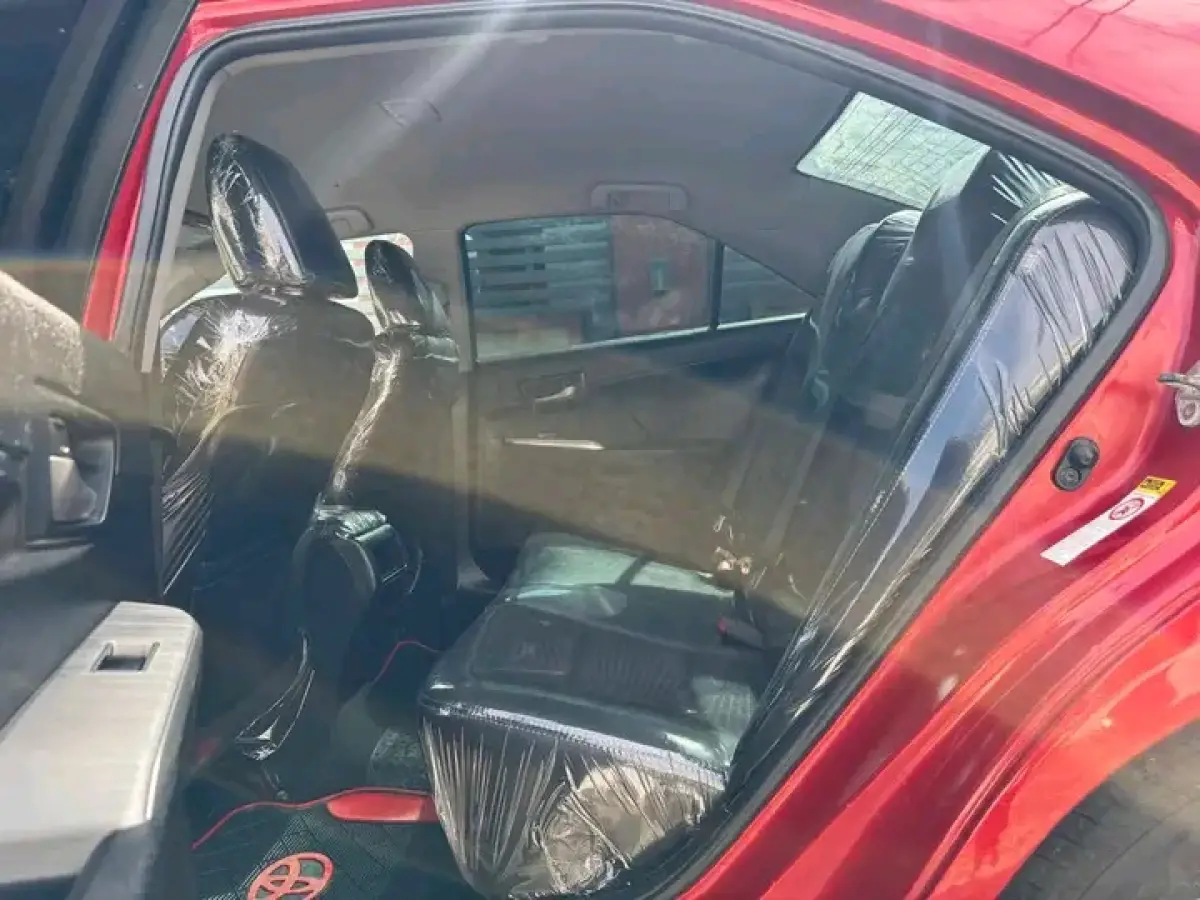 2012 Toyota Camry SE - Image 12