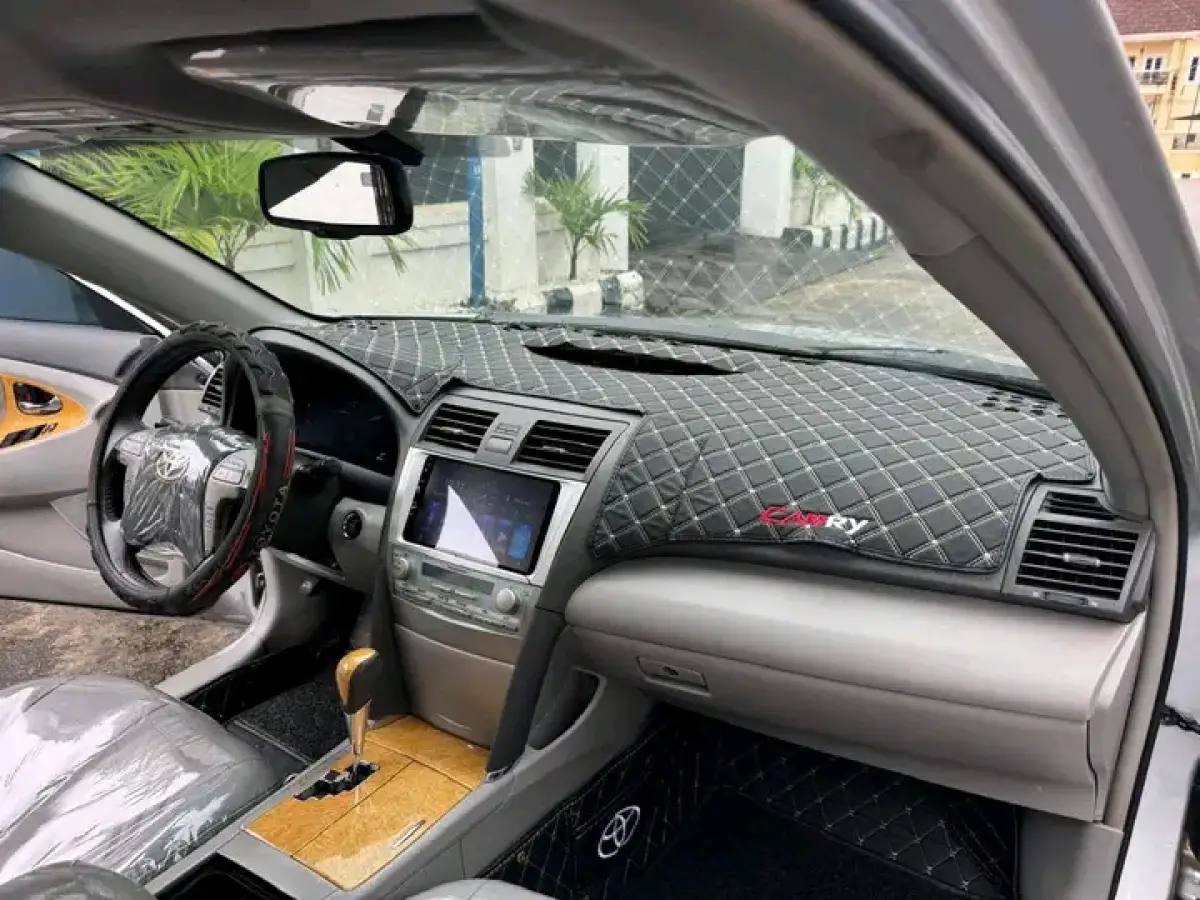 2008 Toyota Camry V6 XLE - Image 7