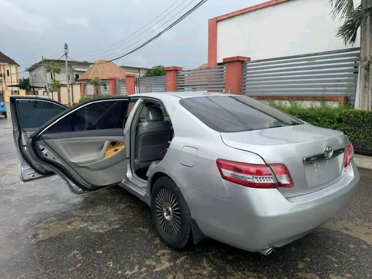 2008 Toyota Camry V6 XLE - Image 9
